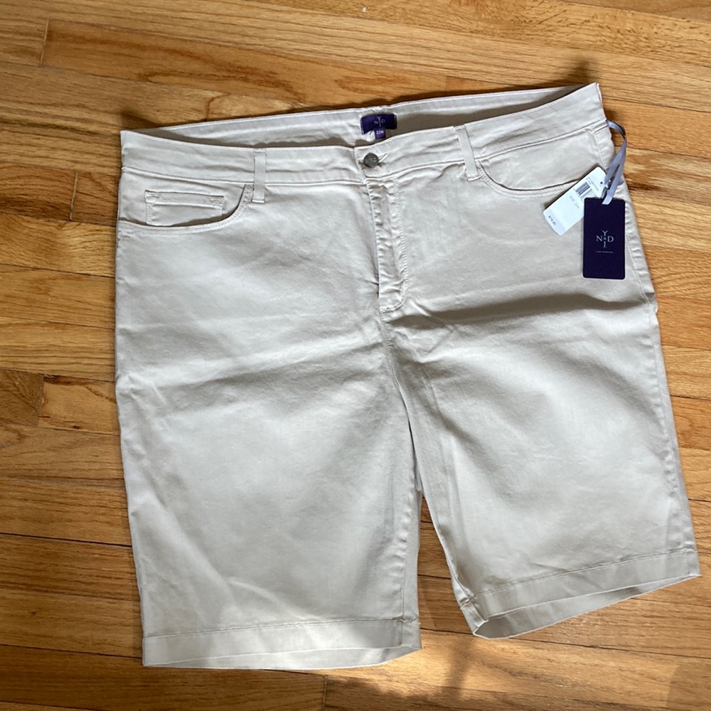 Woman Plus size Bermuda shorts. Stone color. never worn